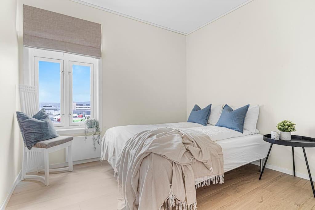 New! Huge Modern Apartment! Fit For Two Families! Bergen Eksteriør bilde