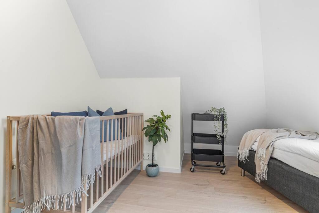 New! Huge Modern Apartment! Fit For Two Families! Bergen Eksteriør bilde