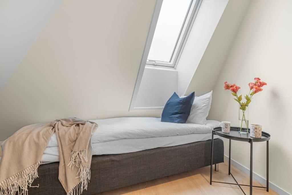 New! Huge Modern Apartment! Fit For Two Families! Bergen Eksteriør bilde